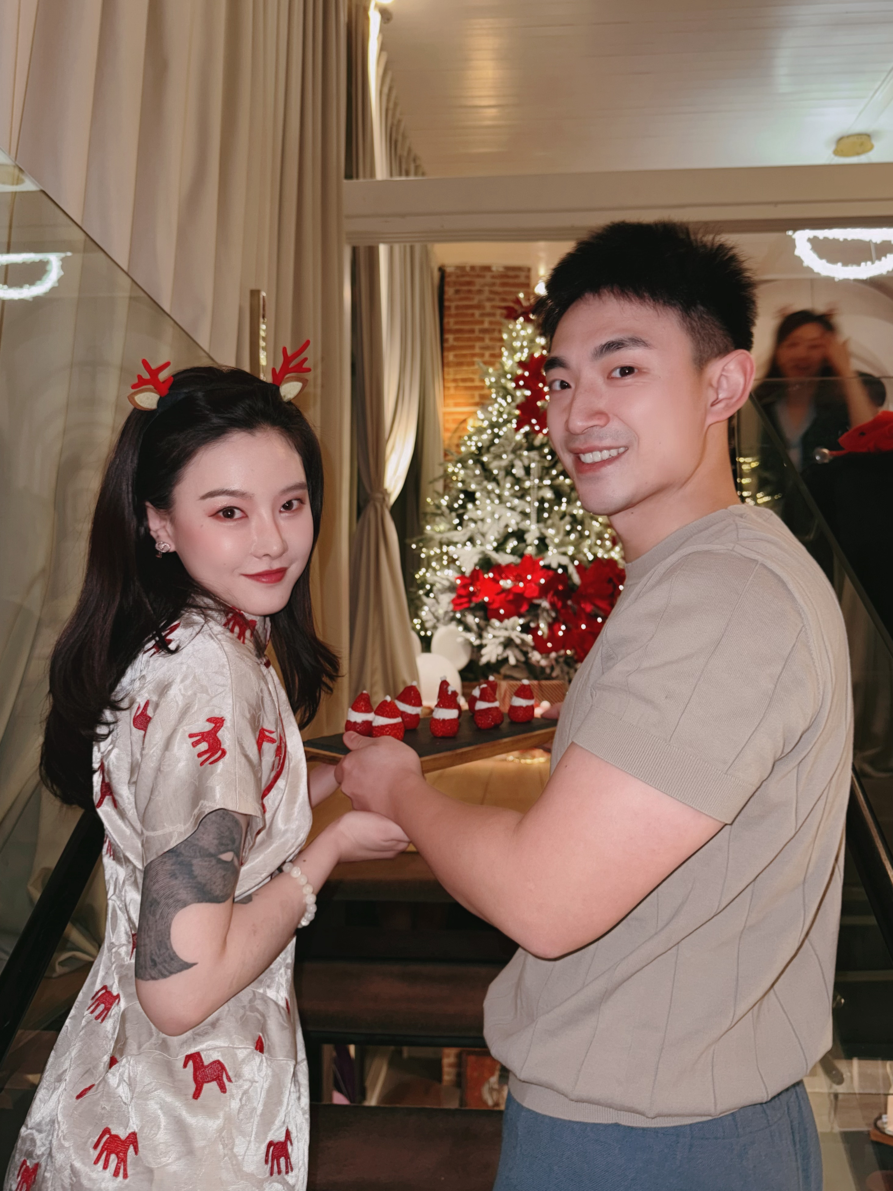 圣诞快乐🎄好凌乱好幸福哈哈哈🥳 