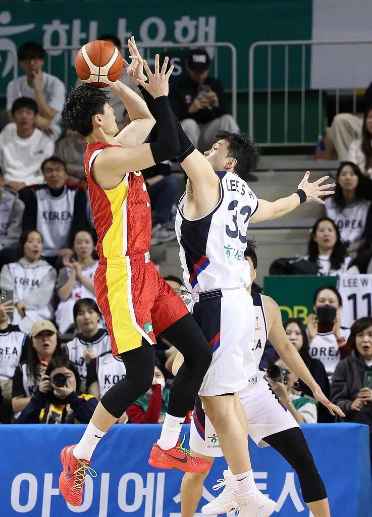 12月1日晚，在刚刚结束的男篮世界杯世预赛第二场比赛中，中国男篮76-90不敌韩