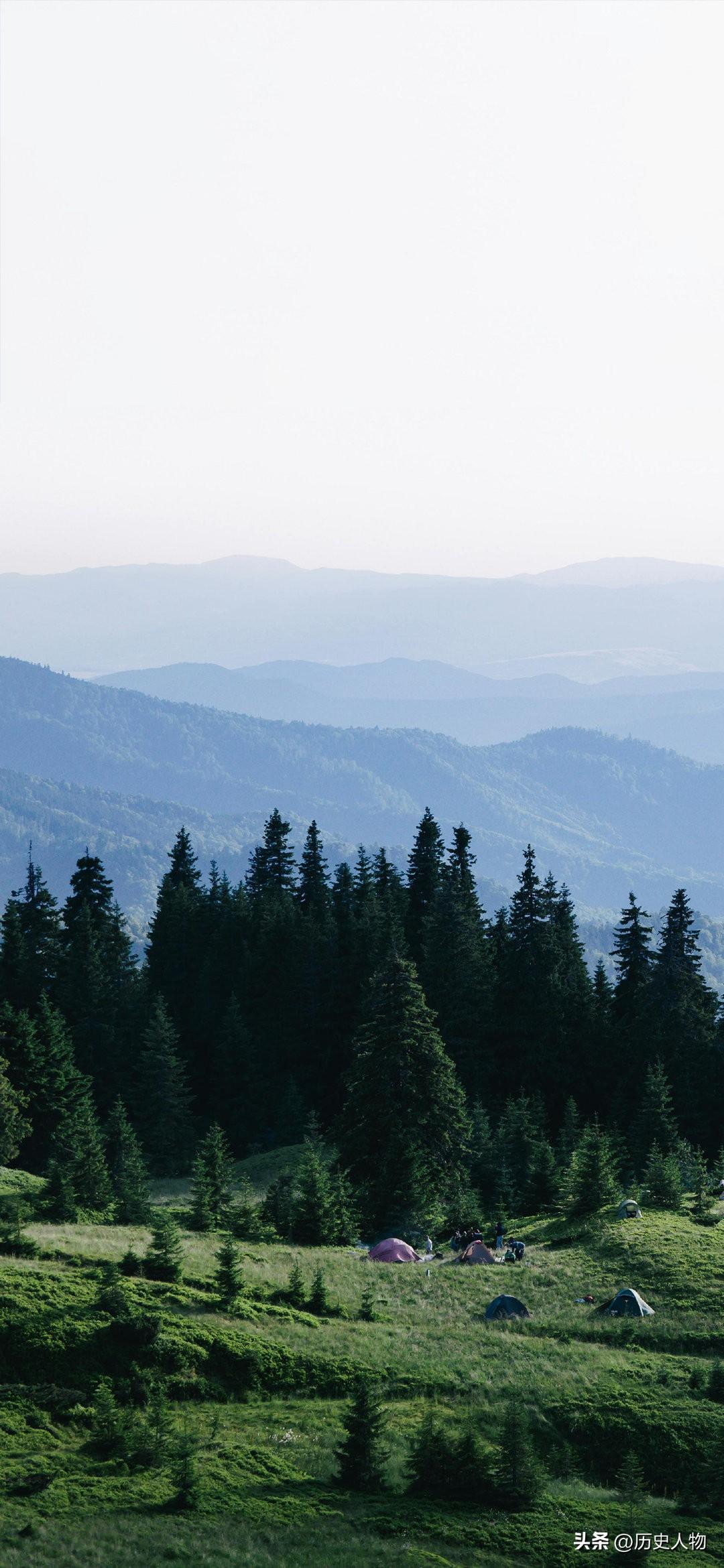 露营在山野间，感受大自然的宁静与美好。🏕️🌳