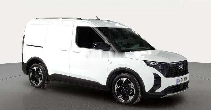 福特的小号全顺，这是今年在西班牙上的牌，柴油机+手动挡，跑了1.1万公里，要价1