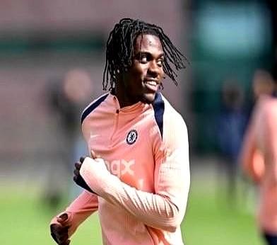 蓝军希望在一笔总价约

切尔西提议拉维亚+4000万镑交换加纳乔遭拒，曼联担忧球