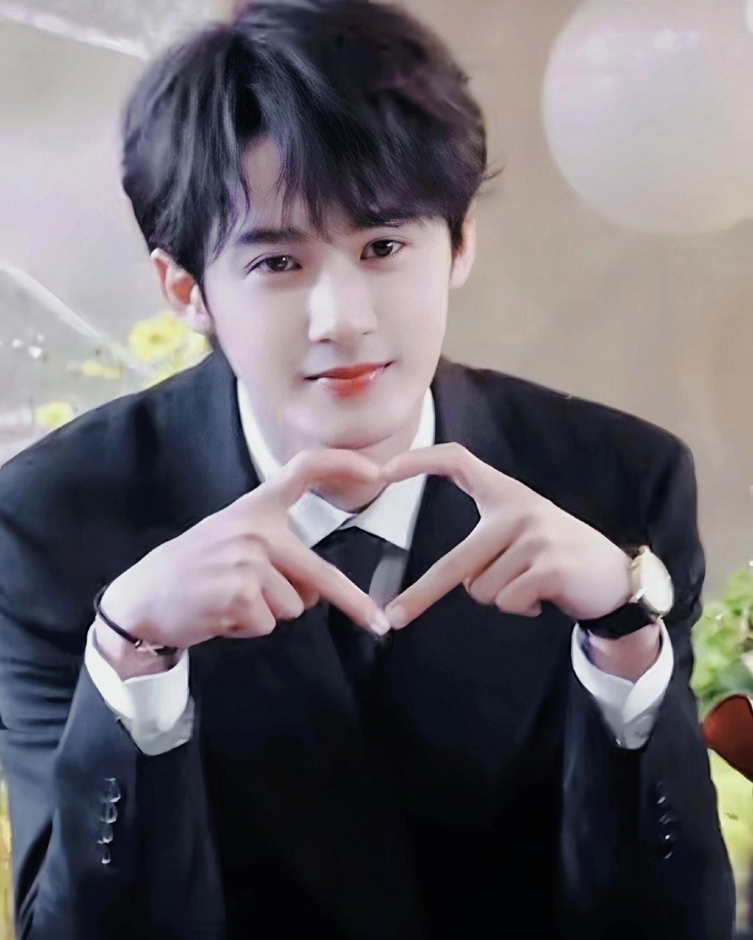 估计檀健次粉丝也觉得莫名其妙

最近好多帖子下总有人问小炭火，如果檀健次谈恋爱结