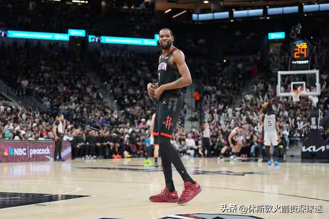 火箭输给湖人，最大的原因就是杜兰特被包夹，失误太多。因为乌杜卡让杜兰特持球时间太