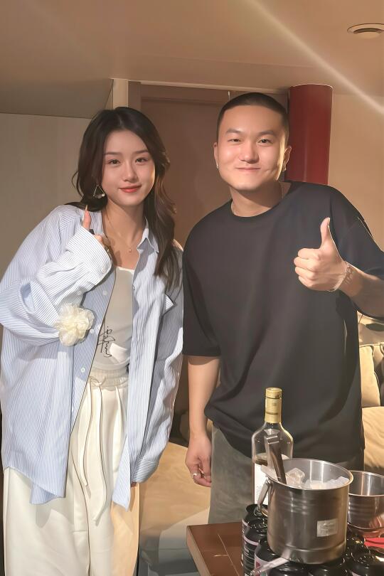 乌鲁木齐椿乐队党骞空降！！拥有合影和签名啦