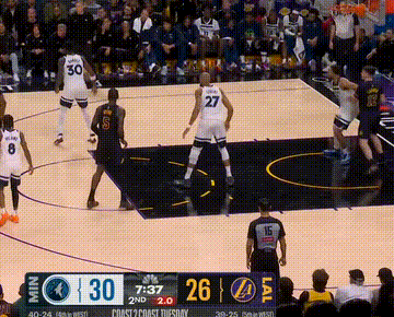 艾顿打得不错！已经抢了5个进攻篮板，8分10板森林狼vs湖人