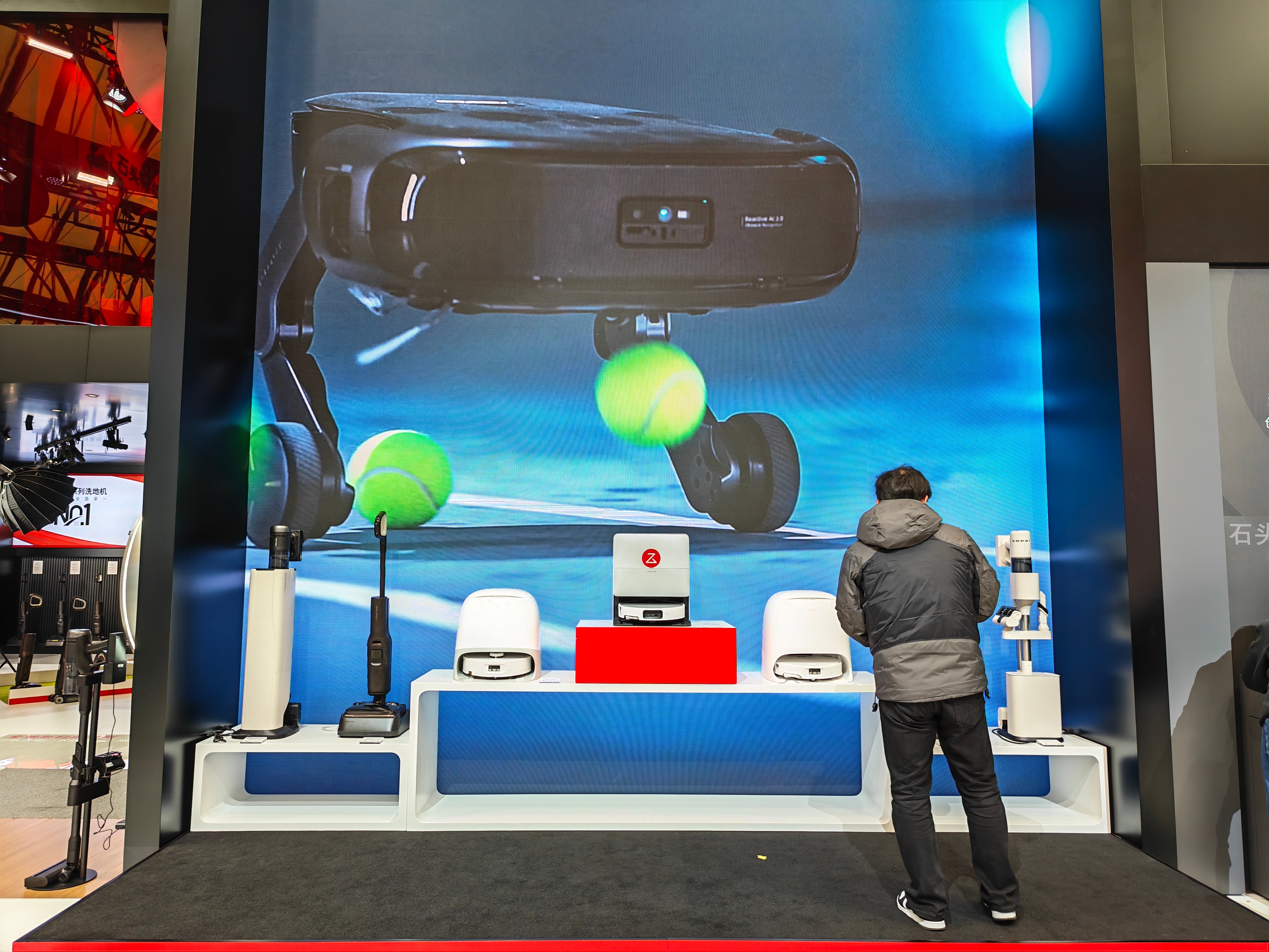 打卡AWE2026石头科技展台，这次石头科技太有看头了，三大品类全系旗舰新品齐亮