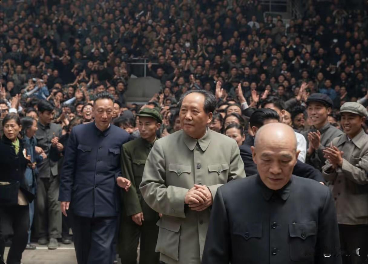为什么现在越来越多的人缅怀毛主席？答案就是：毛主席带领下解放全中国，全心全意为人
