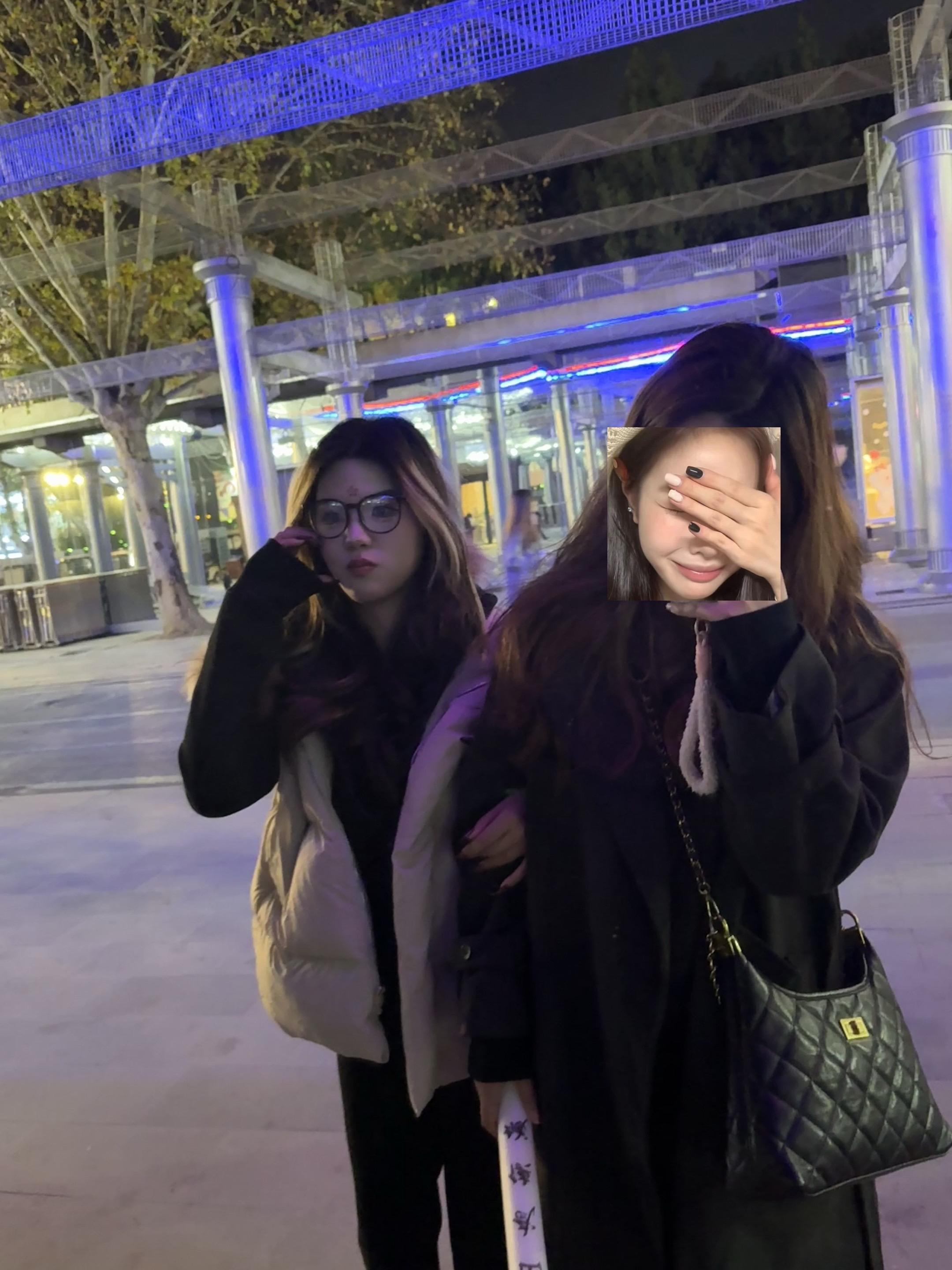 那些话我都听进去了 像玻璃渣的尖刺一般 狠狠戳痛我 可是那些话我从来都...