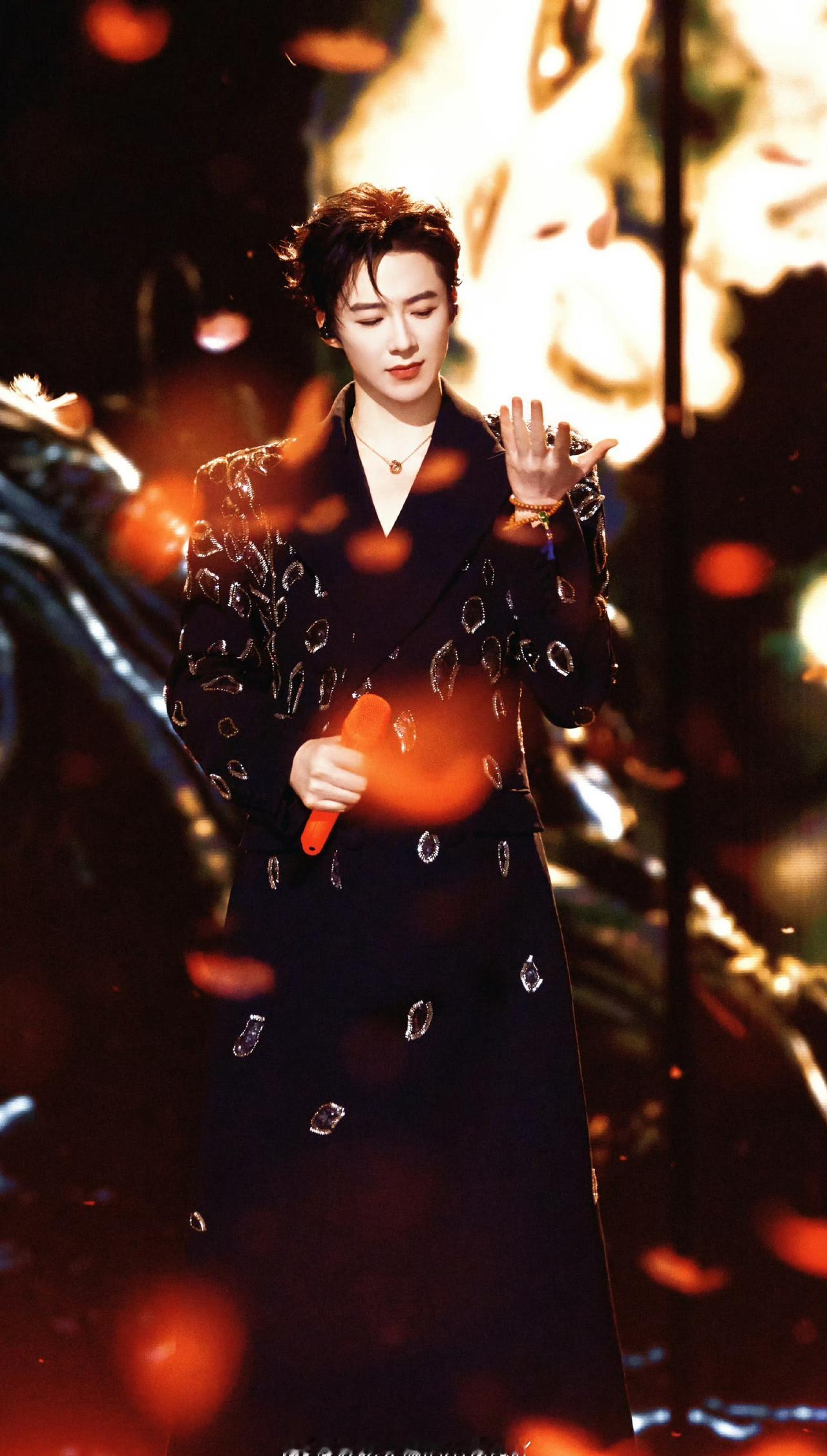 | 刘宇宁书卷一梦  | 摩登兄弟

晚安，刘宇宁！做个好梦，醒来带着满腔赤诚继