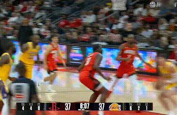 火箭挑战失败！卡佩拉显然撞到了拉拉湖人vs火箭