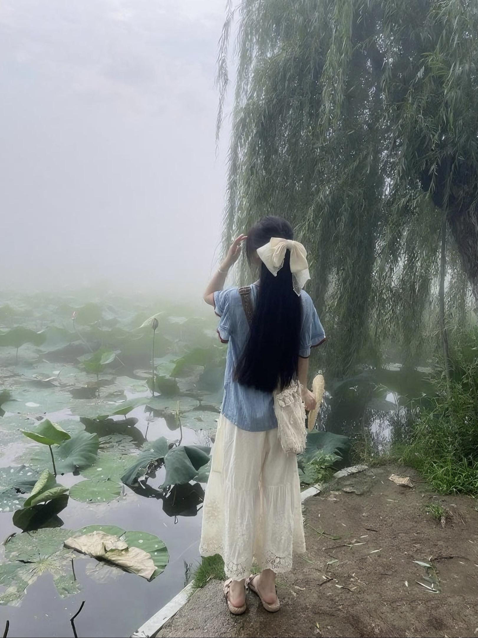 “你像一场大雨，淋湿我的眼睛”