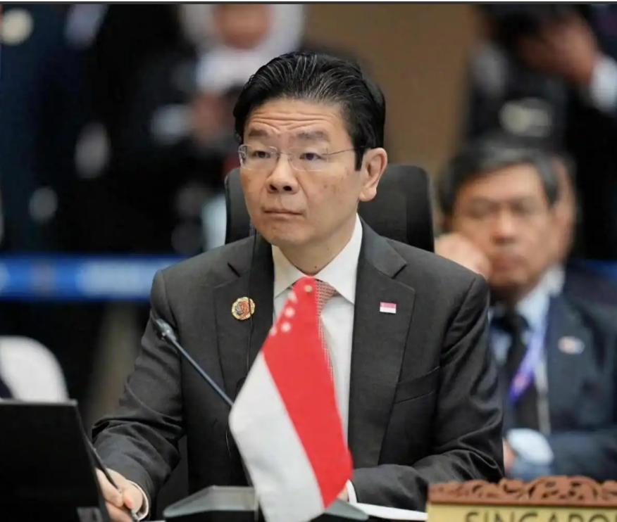 这两天，看到中国如此严厉制裁日本，当初还替日本讲话的新加坡总理黄循财可谓是瑟瑟发