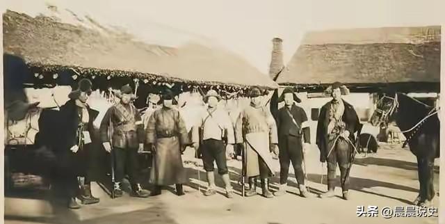 民国军火黑市有多疯狂？汉阳造翻倍倒卖，暴利背后是乱世失控与百姓血泪
 
民国倒卖