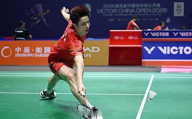 石宇奇止步首轮2026年中国羽毛球大师赛男单32强赛，石宇奇0比2不敌骆建佑（两