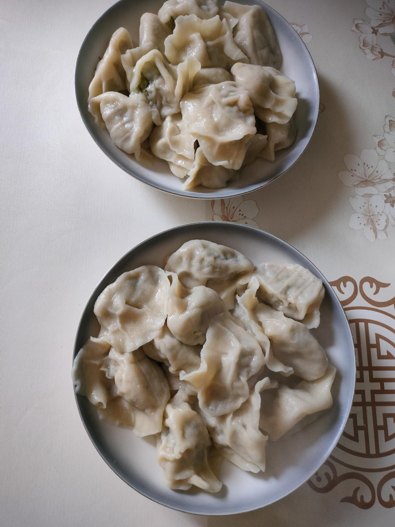 如果不是老公去买菜买肉，我都不知道今天是立夏。
老公还是继承了我婆婆的传统，每一