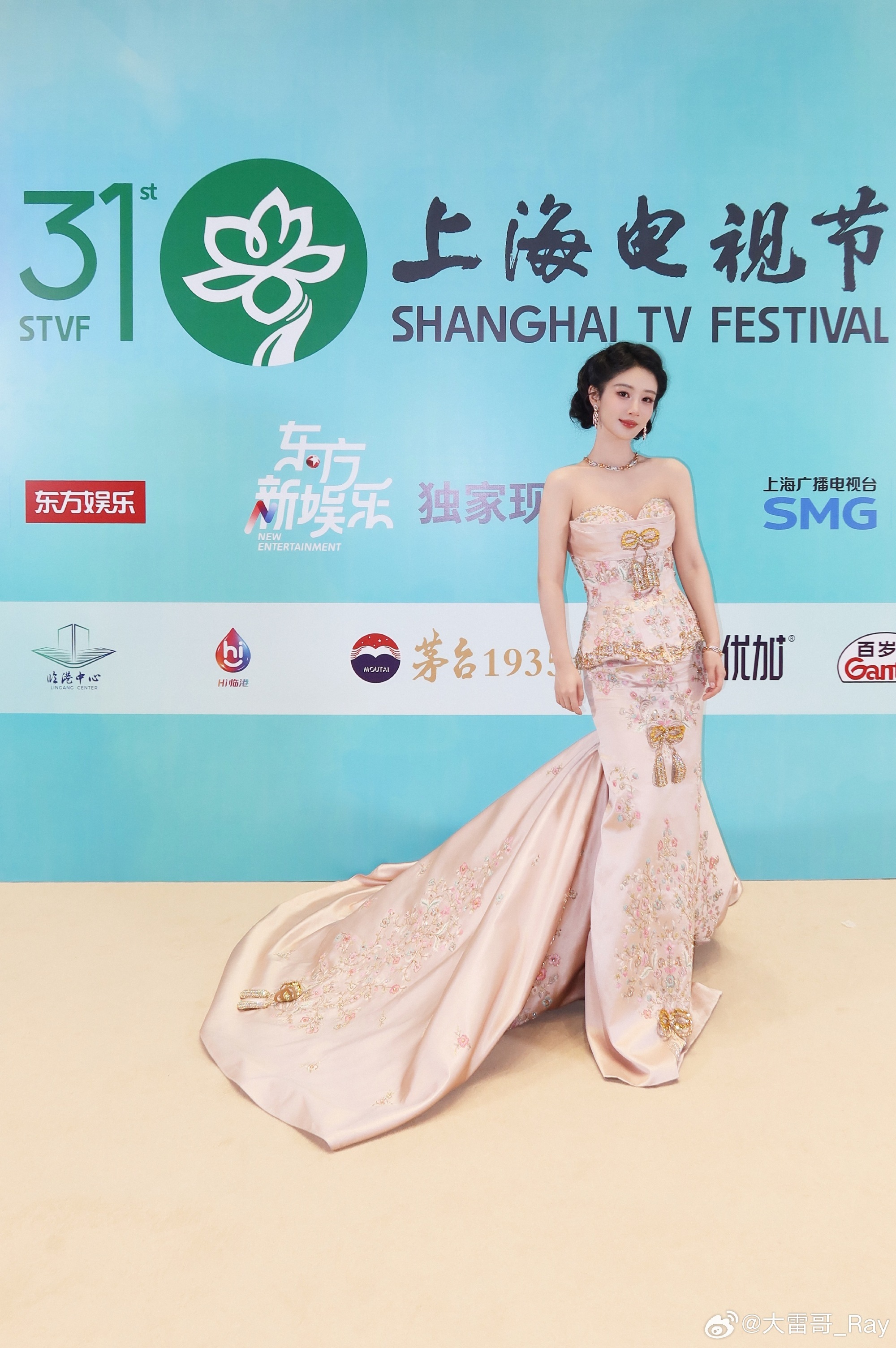 杨紫被质疑未使用原名杨紫是本名！！分不清曾用名和艺名的文盲，我只能送你一首歌“人