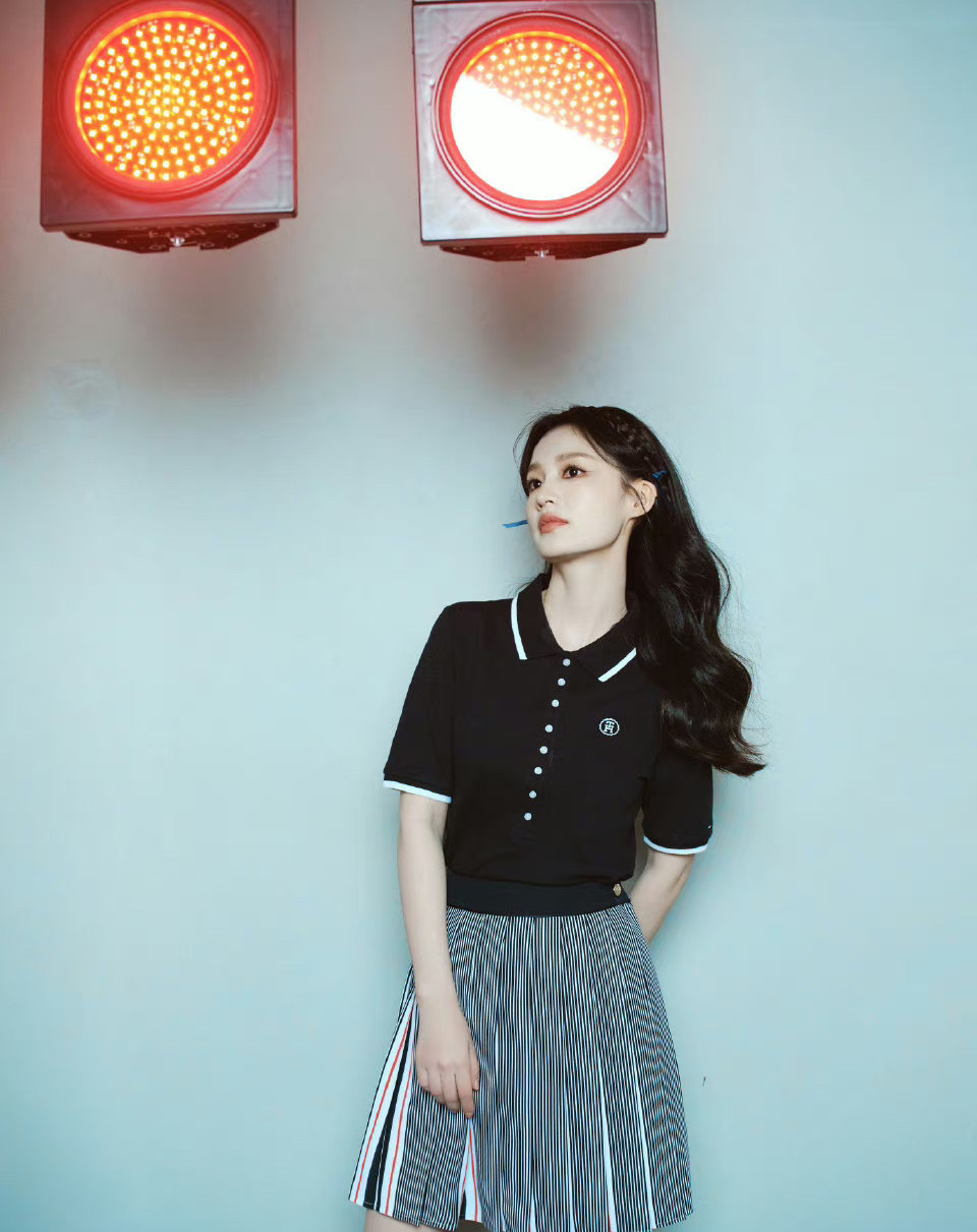 #李沁学姐妆#李沁的学姐妆造型是真的很美呢，学院风真的好适合她这种气质啊。满满的