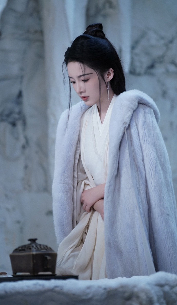 李沁的薛紫夜终于在昨天和我们相见了~她身上的那种清冷的气质和薛紫夜的适配度真的太