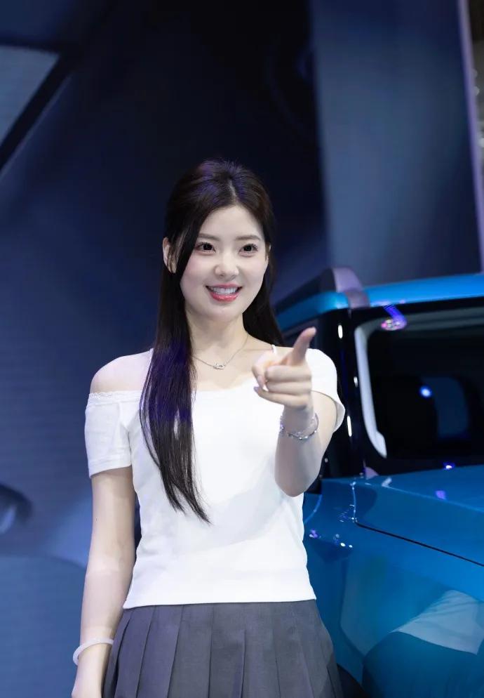顶级车模春晓
极品身材车模第一美女 车模写真照 春晓车展造型