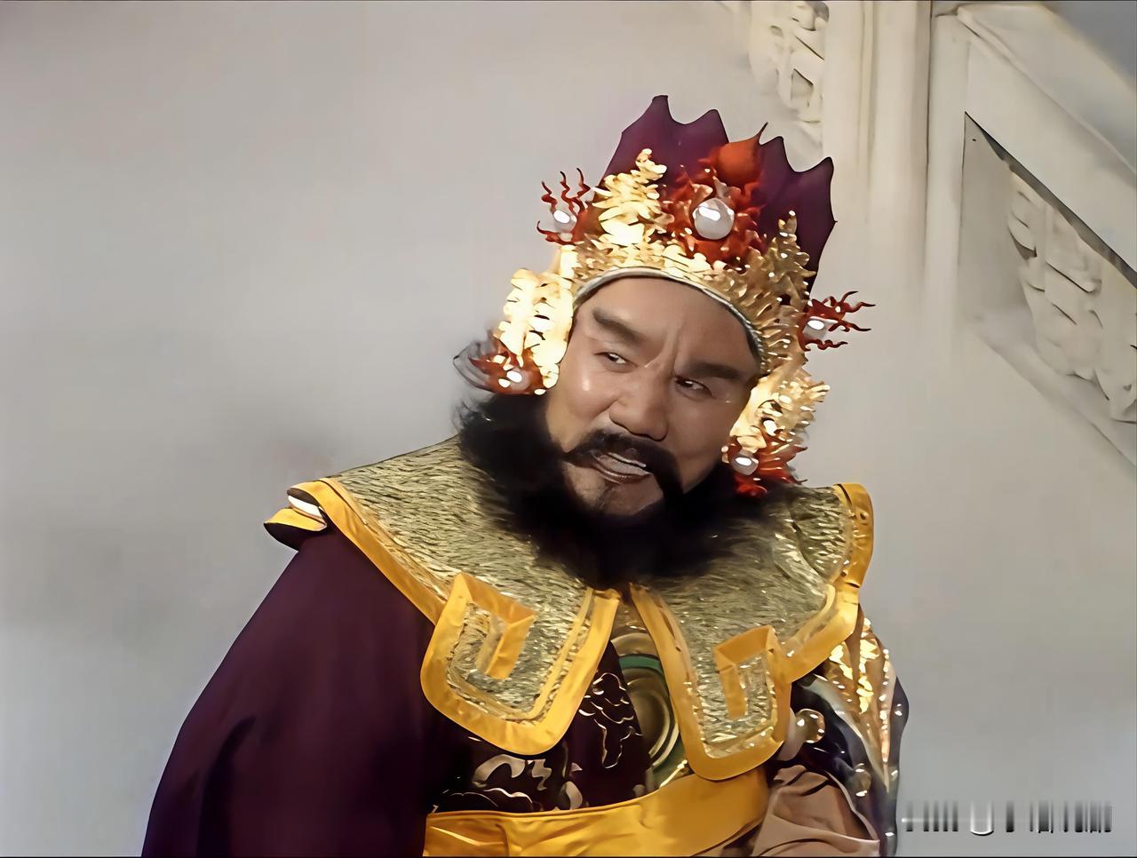 武曲星君，全称为北极武曲星君，居住于北斗开阳宫，是北斗七星君之一，与文曲星相互对