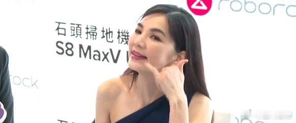 Ella透露不想再生孩子，很佩服Selina一直在努力生娃。 近日，Ella在受