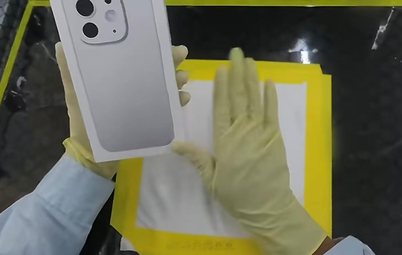网上刷到视频，有人说这是iPhone18？但本豆记得这是去年iPhone17时就
