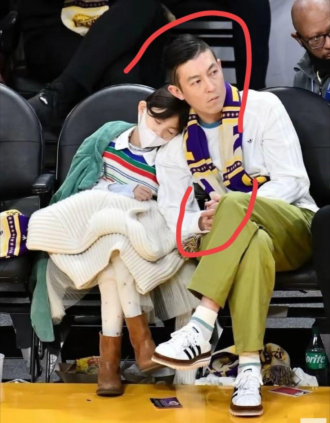 都说浪子回头金不换，当年的花花公子，竟然也是女儿奴 