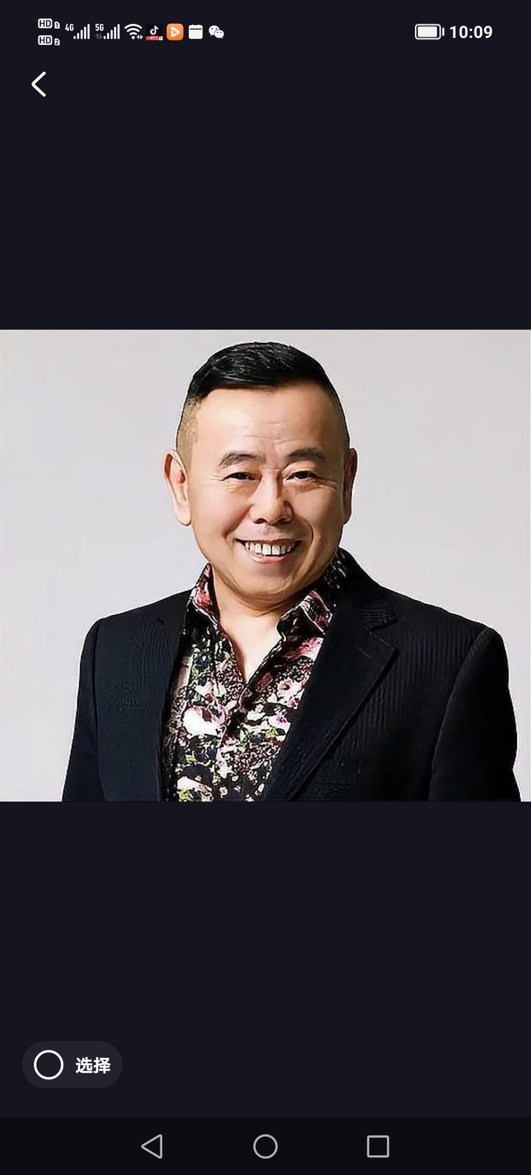 68岁潘长江主演短剧《进击的潘叔》，10天内收获2亿播放量，成为网络热议话题。