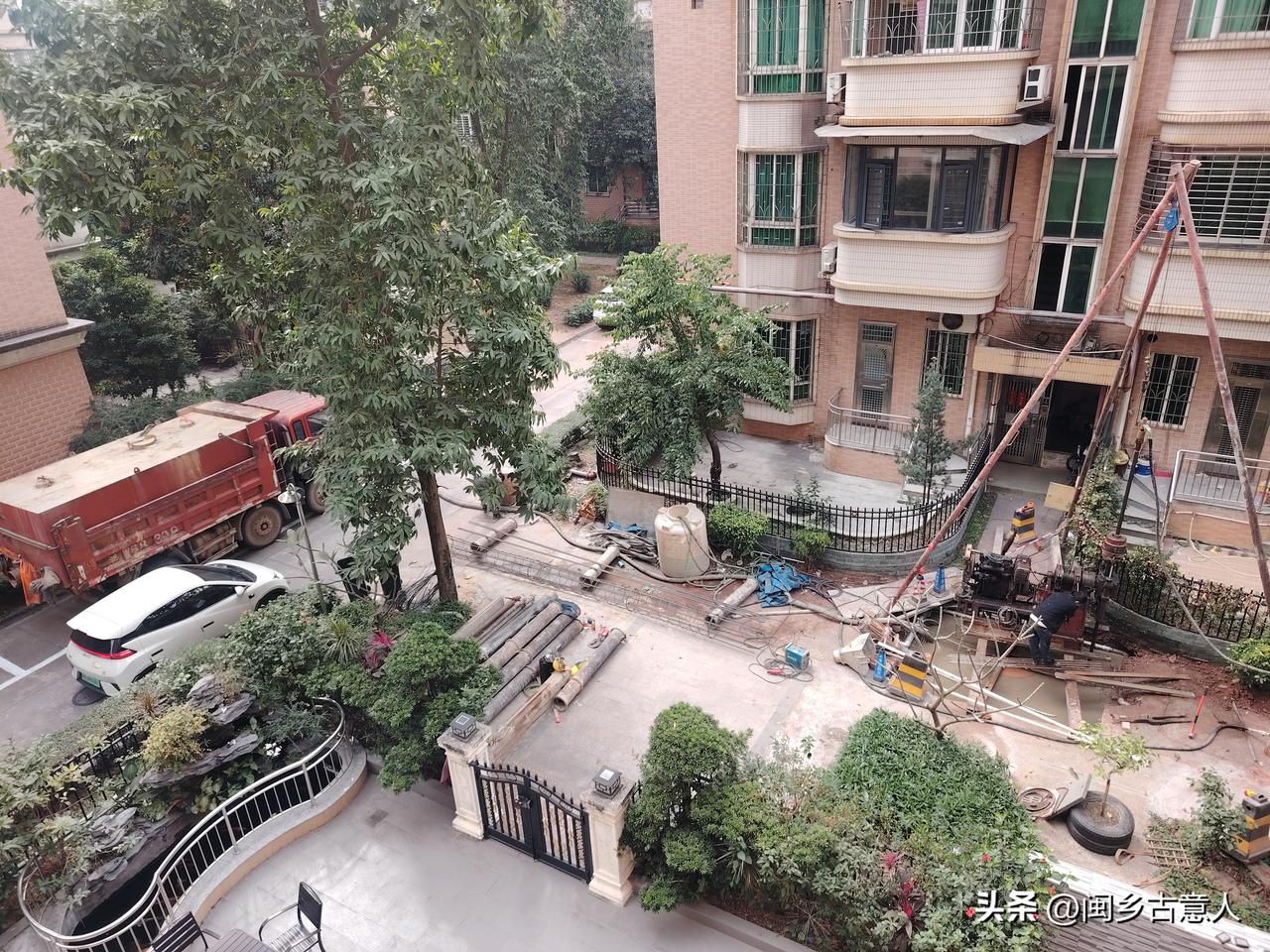 为什么选择加装电梯的人越来越多了呢？应该是现如今加装方式安全性，提高了不少！
以