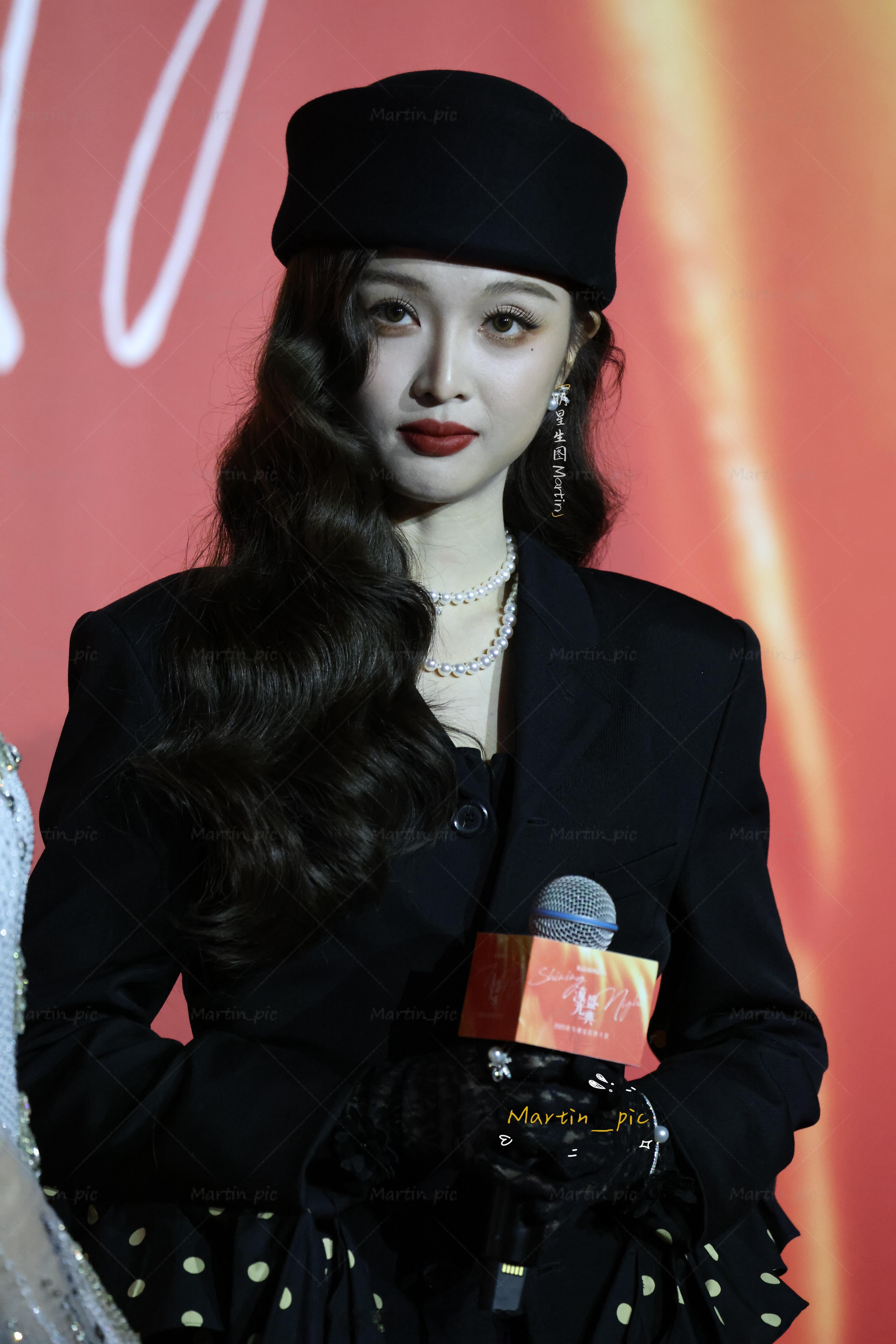 吴宣仪[超话] 吴宣仪精品流光盛典红毯生图今天是上个世纪穿越回来的复古美人小选[