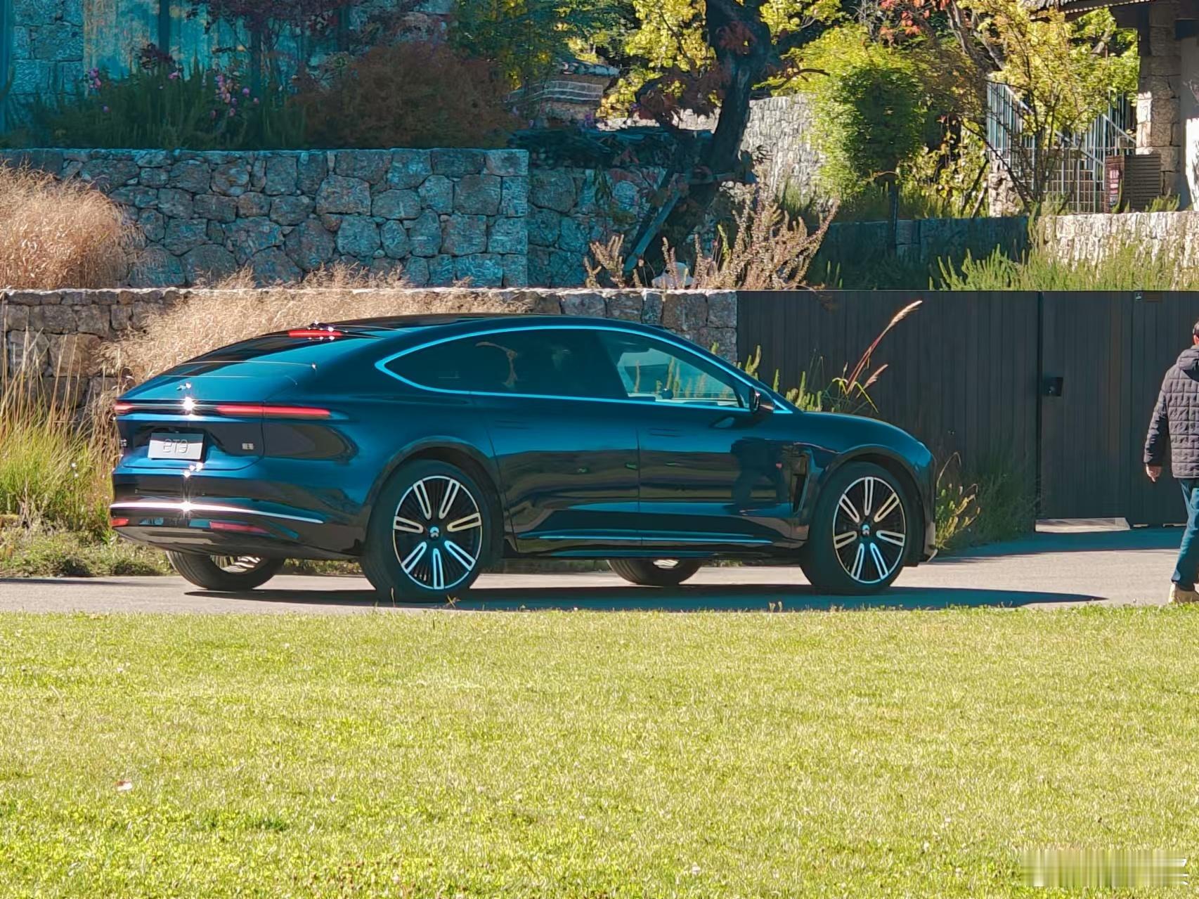 ET9很帅啊，轮毂是工信部申报的款式了。 