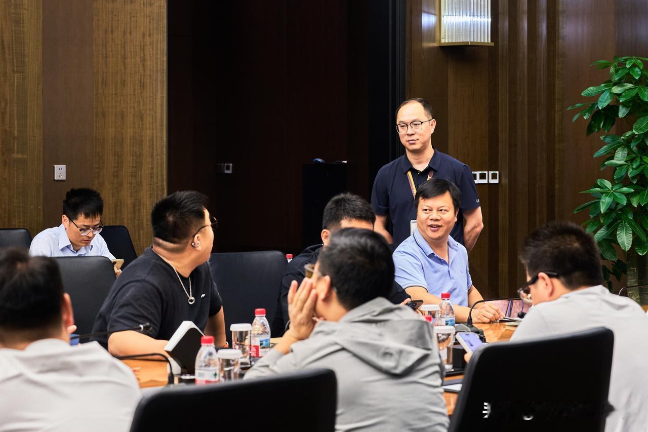 硬核技术零距离，豹友聚力共前行
方程豹工程师团队，与全国俱乐部主理人深度对话。