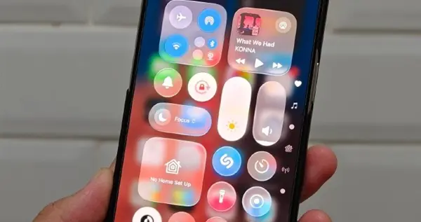 iOS 26第三开发者预览版发布，液态玻璃设计进一步弱化