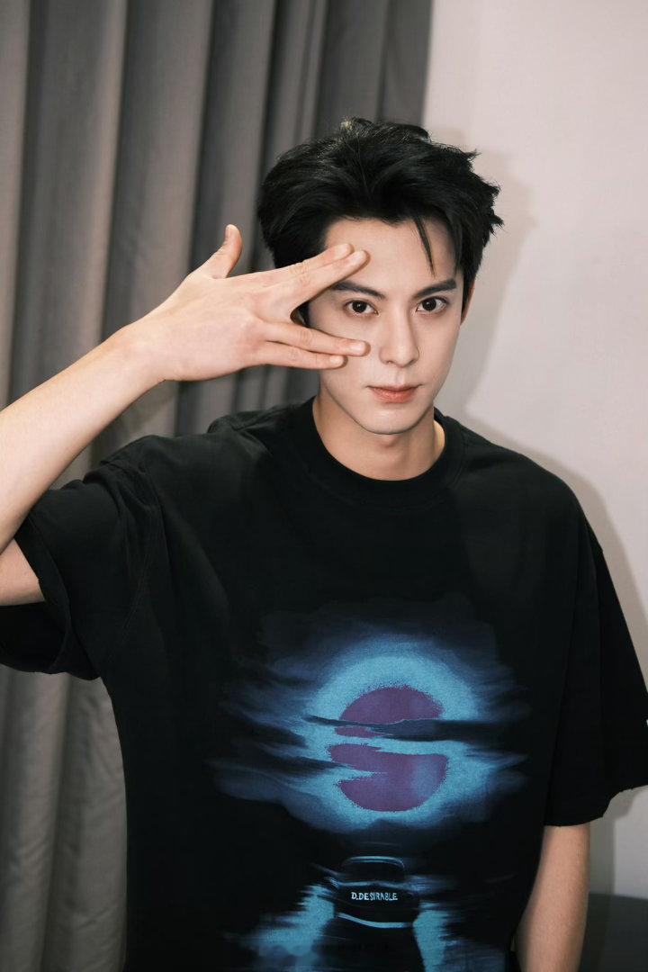 王鹤棣饰演的角色冉方旭生日快乐🎂很爱角色的帅哥 