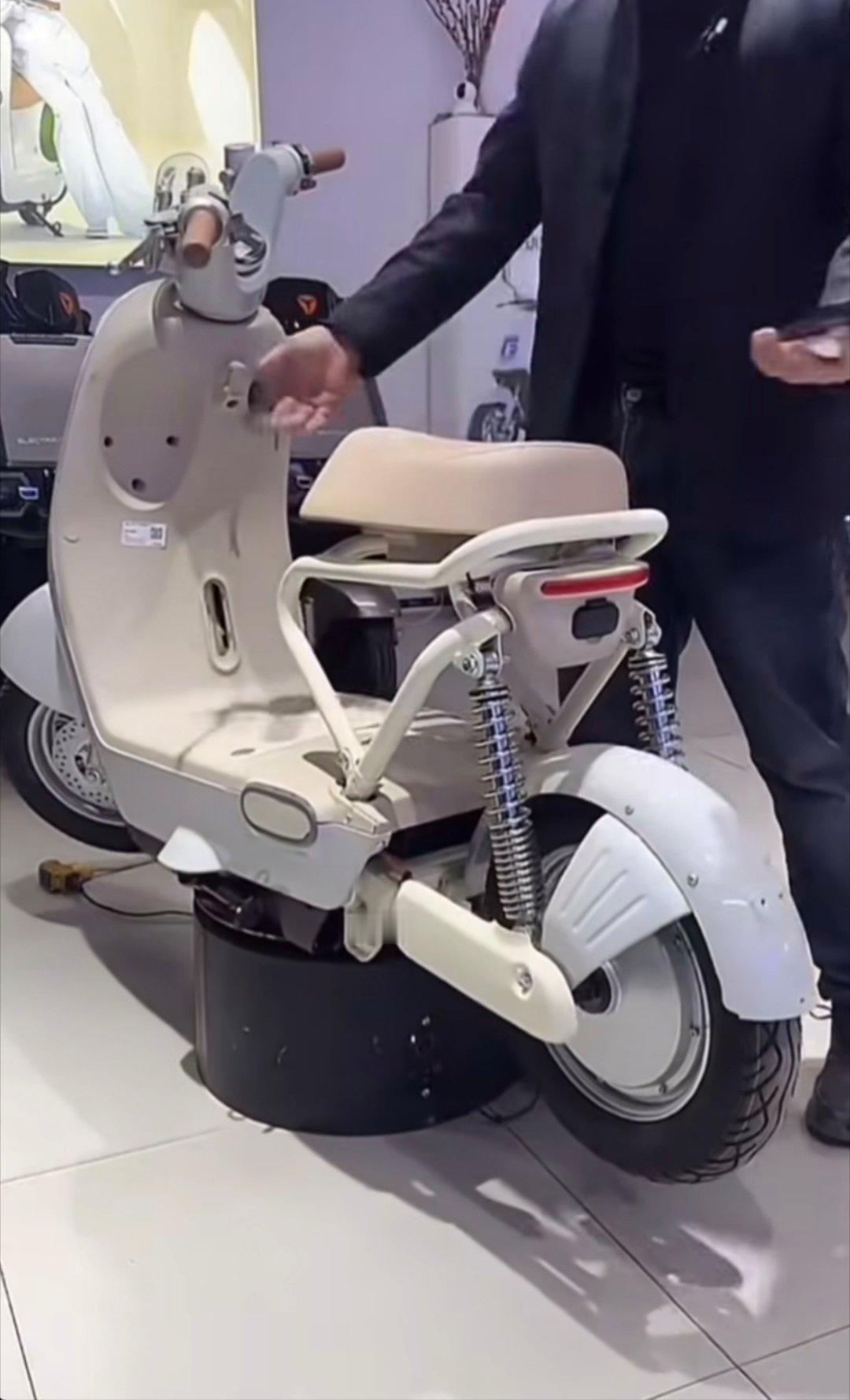 新国标电动车引民生痛点不知道谁设置出来的 好在哪里是比较慢 比较轻怎么感觉跟小孩