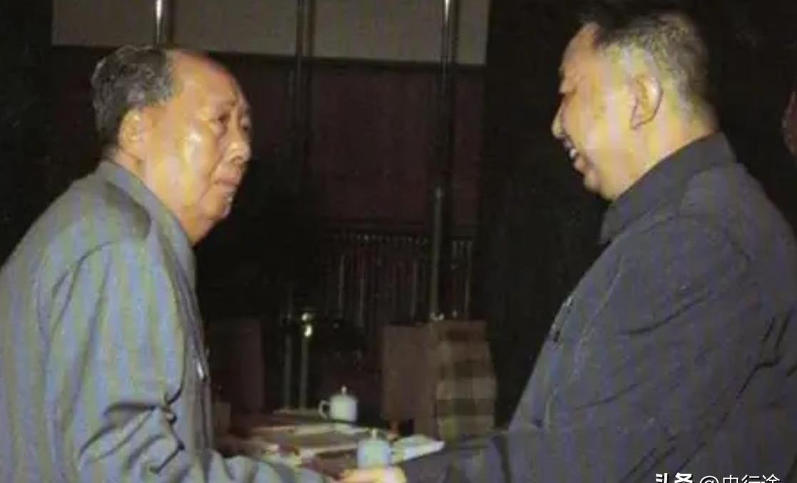 1976最重一张纸？毛主席临终托付华国锋的三句话

人都有最后一刻，到那时还记谁