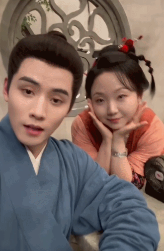 李嘉琦用三个月告别艾四喜 从初春到盛夏，李嘉琦把艾四喜种成心上的花。告别时那声颤