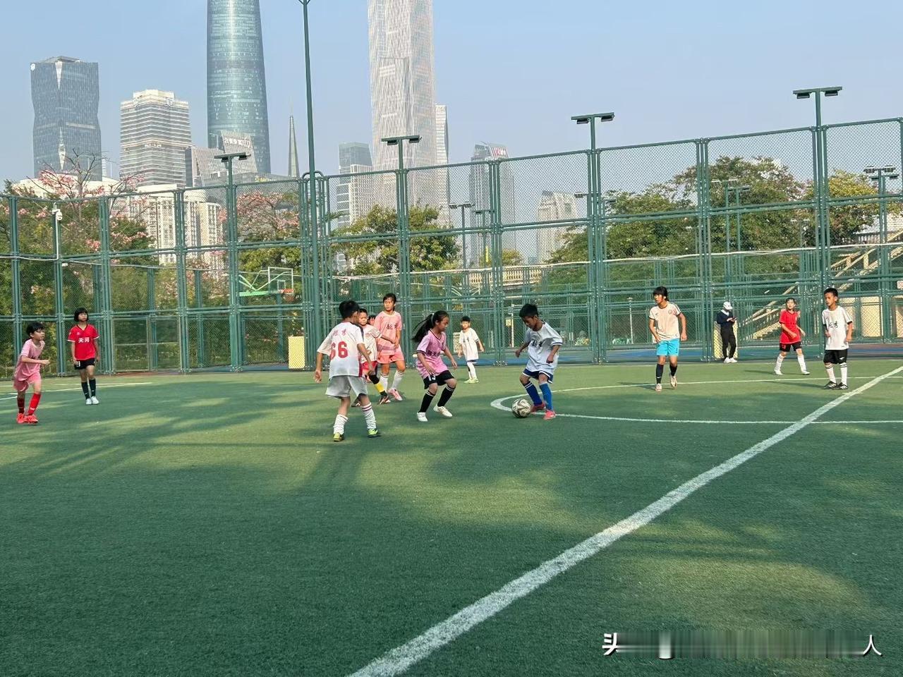 儿子儿媳又吵架了。说到底还是为了钱的事儿

儿媳在家带娃，老大刚上小学，老二还在