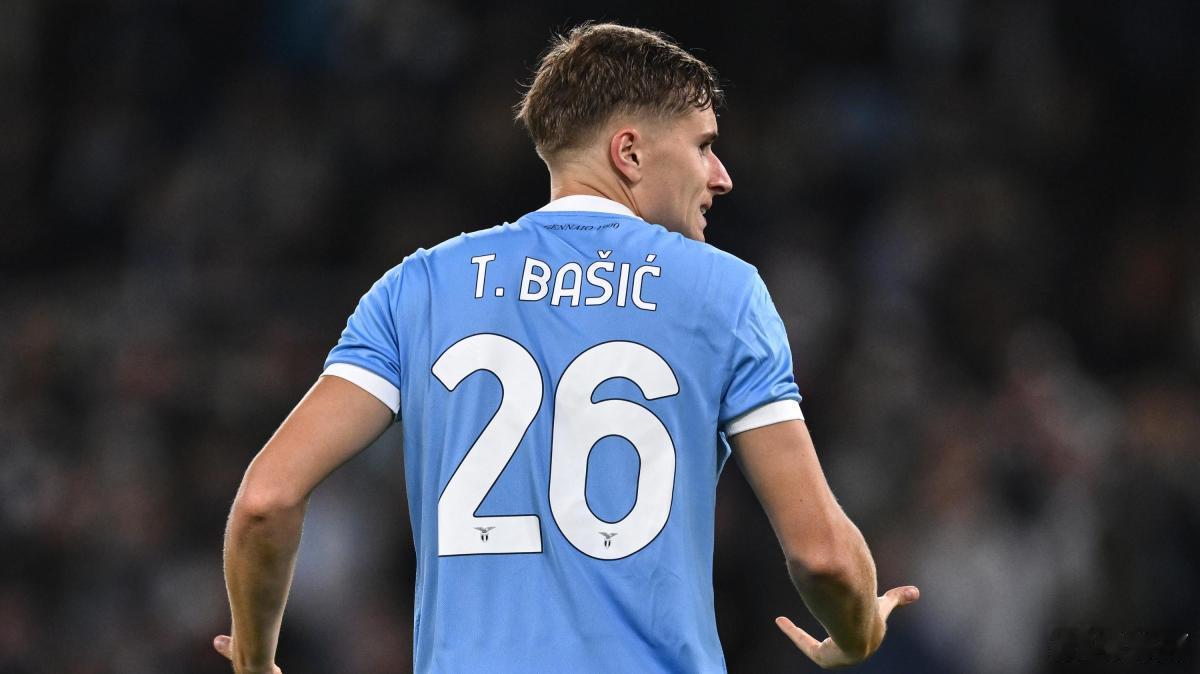 拉齐奥中场巴希奇在对阵比萨的比赛中首发出场，他在近5场比赛中均得到首发机会。而他