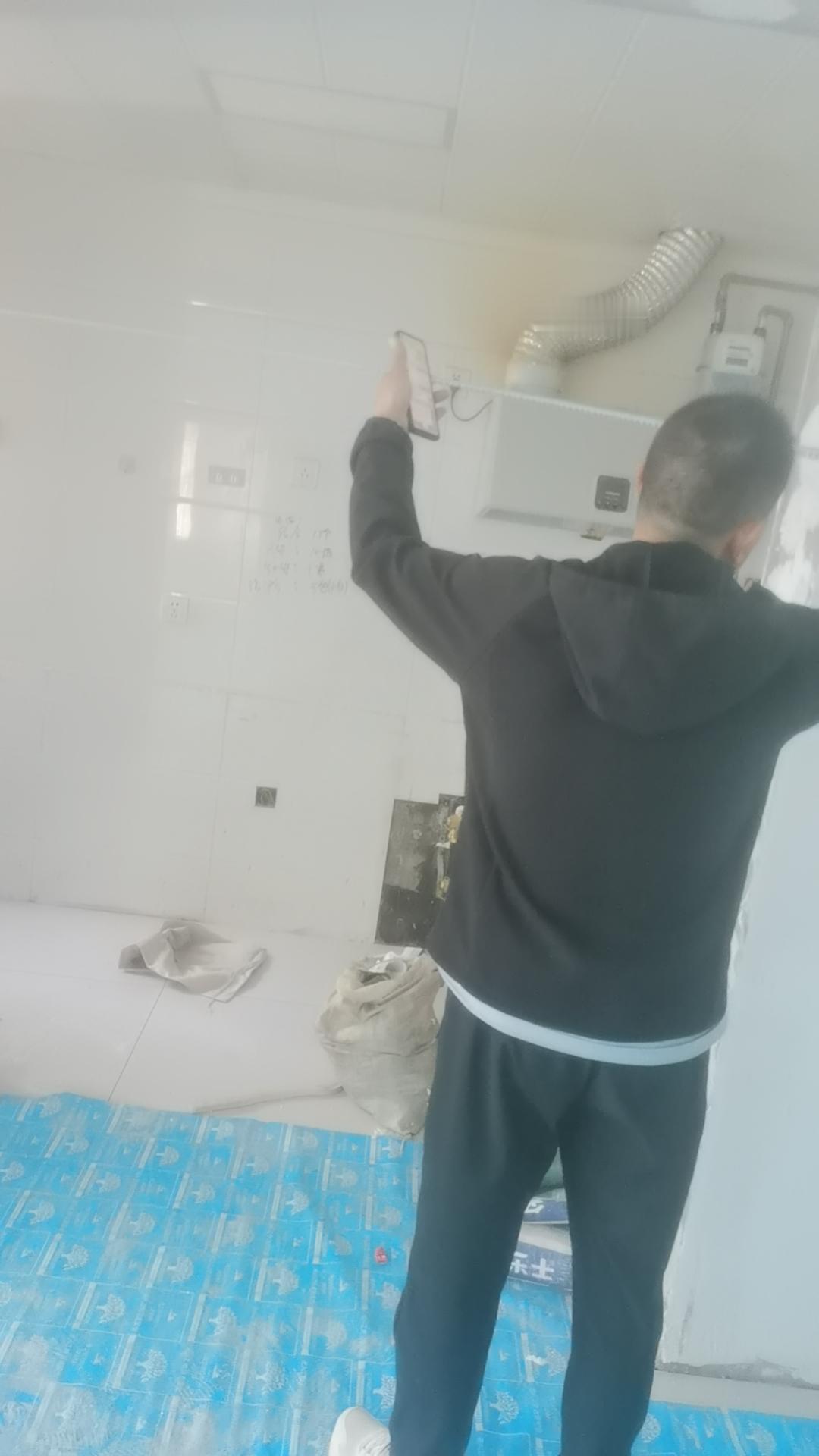 分享一张工地照片家里装修，测量尺寸