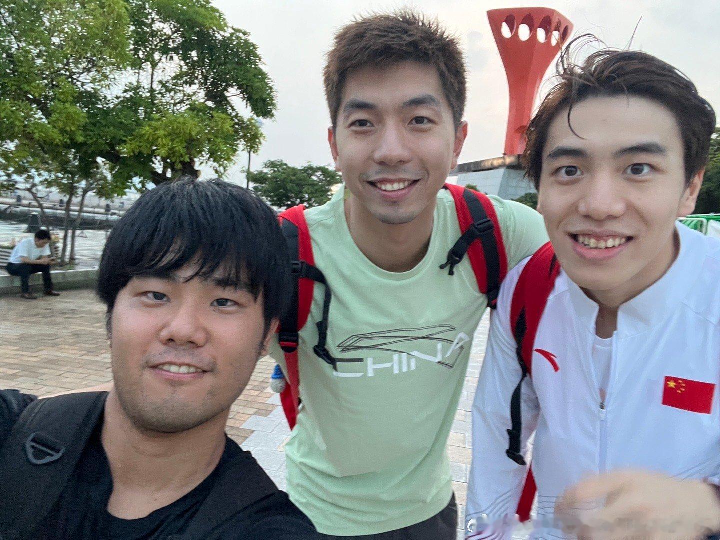 小狗眼睛亮晶晶 
