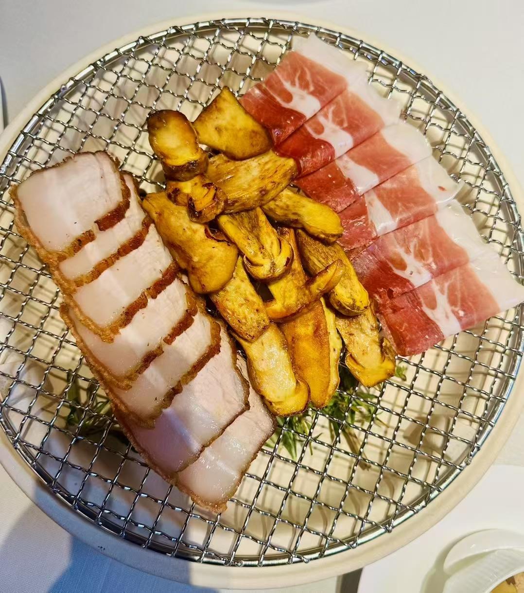 顶级服务，美食值钱！