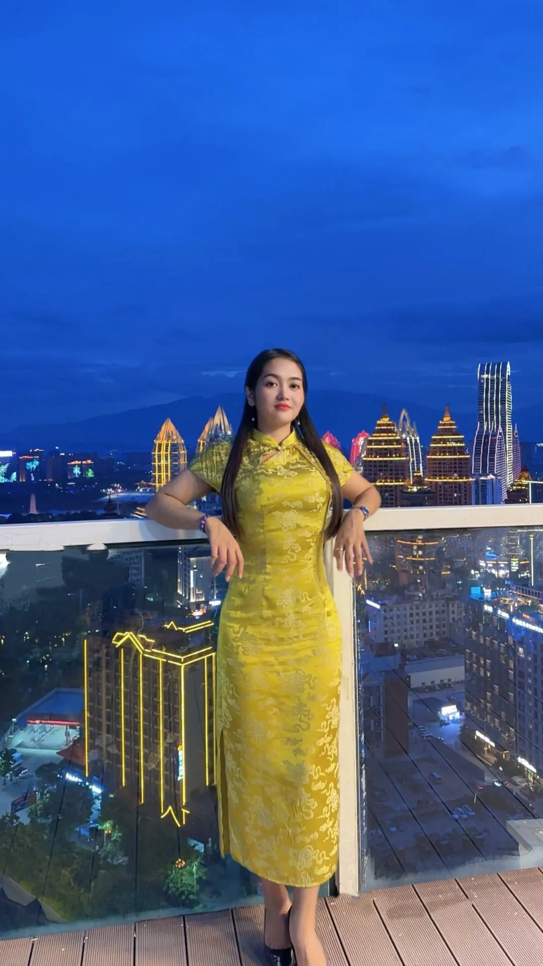 性不等于爱，抱抱也不是爱，就算天天约会也不是爱，哪怕一天到晚聊个不停...