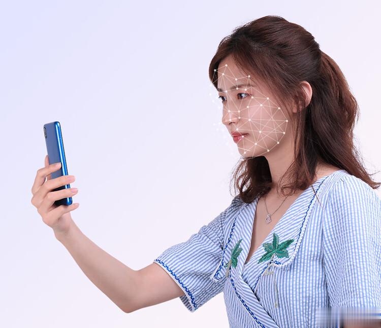 刚才网友私信问我，屏下超声波指纹识别非常成熟了，也非常好用，可以湿手解锁，其他厂
