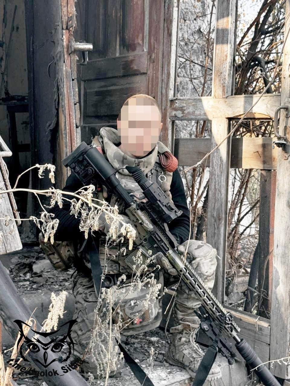 使用未知型号AR步枪的俄军特战