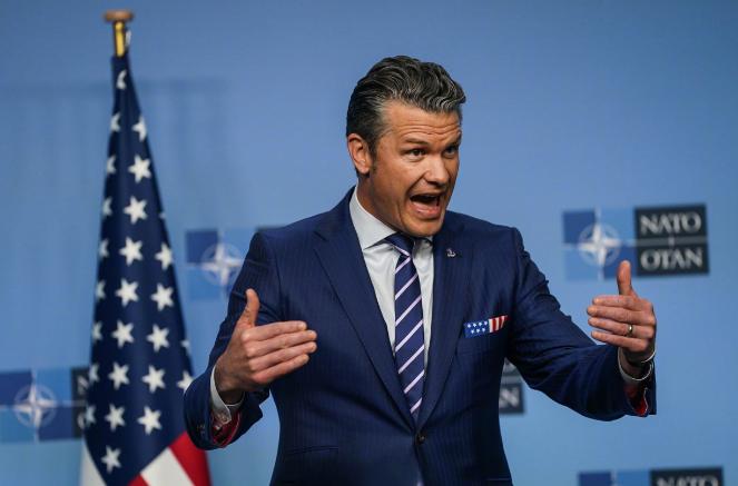 彻底疯狂！美防长放狂言：全世界都该谢谢特朗普，奥巴马拜登全是废物！

这样的发言