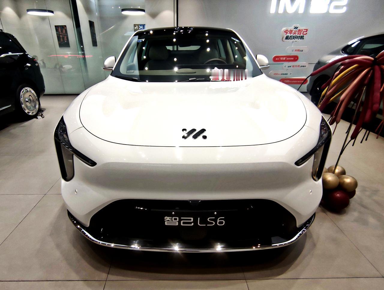 《智己LS6》增程车核心亮点
   智己LS6增程版三大件，核心特点:高效1.5