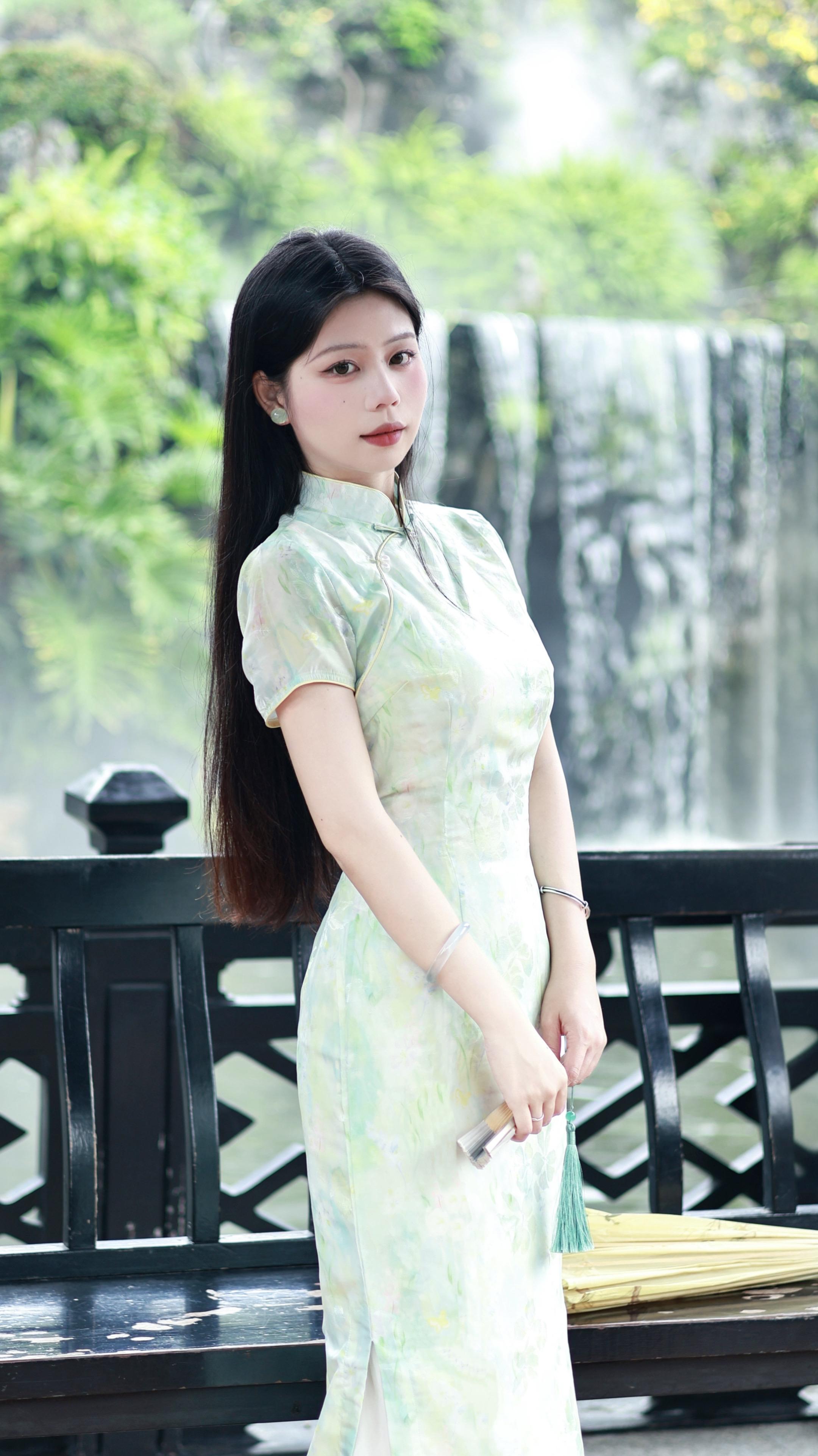 你低头欲说还休 我等你开口。