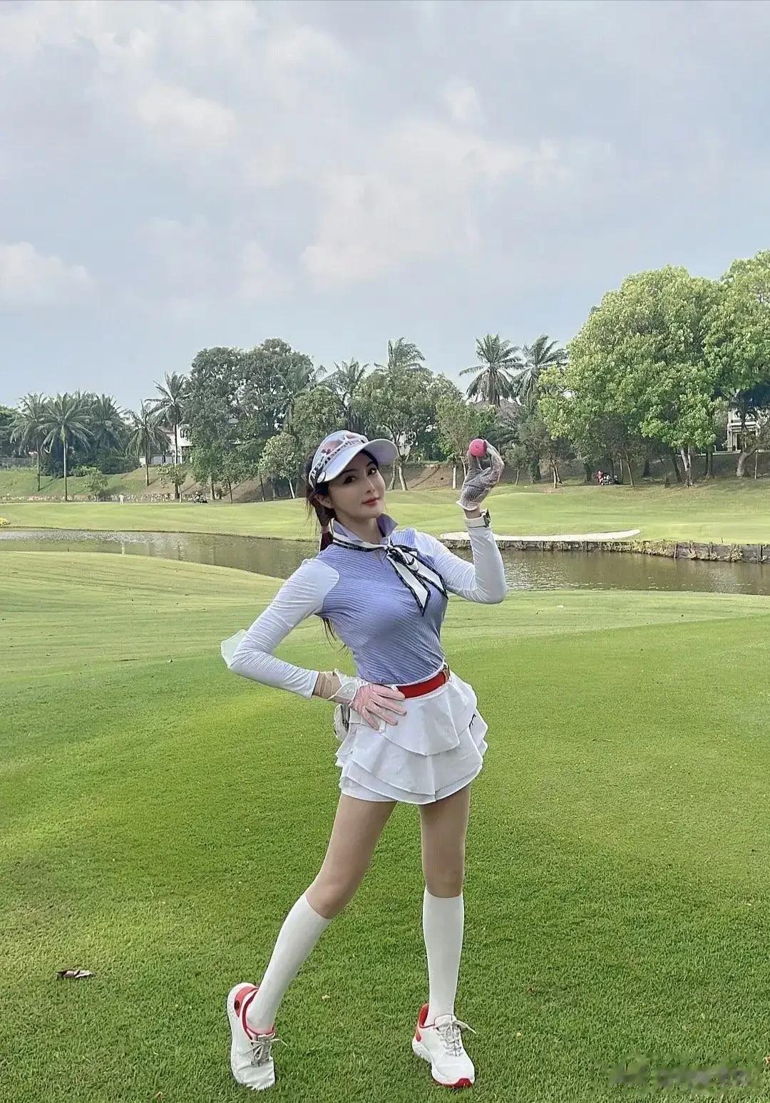 杨丽菁也快50岁了，怎么一点都不显老呢？

杨丽菁是怎么保持这么年轻的，“不老女