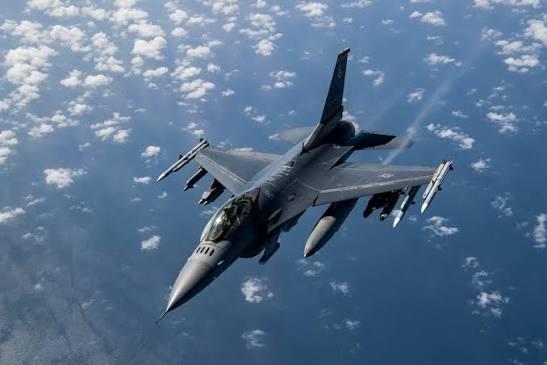 世界杯决赛，特朗普派出了F-16。
2026年美加墨世界杯决赛将于北京时间7月2